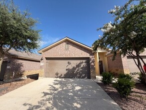 Building Photo - Beautiful Luxury Duplex in NBTX!