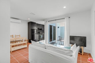 Building Photo - 6741 Arlington Ave