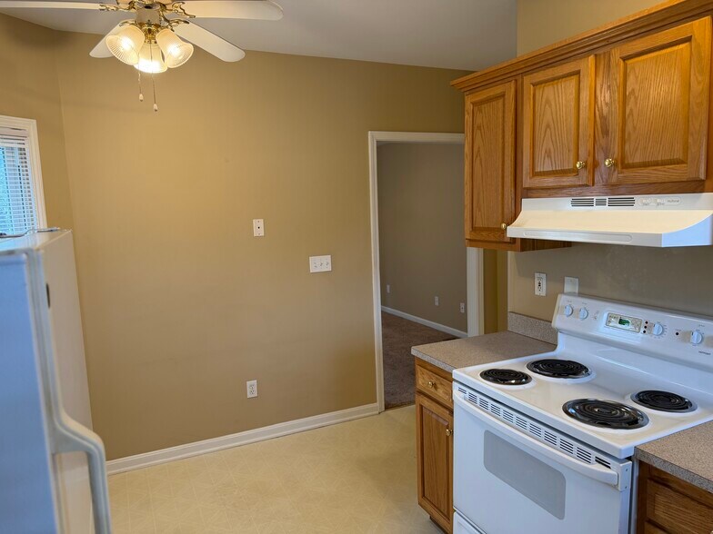 Building Photo - 318 W Kenwood Way