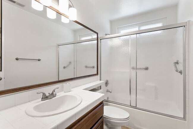 Building Photo - Exquisite beach home with Ocean and Harbor activities abound!