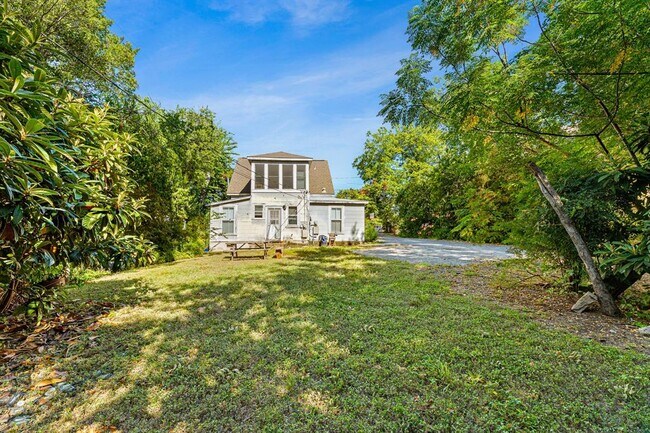 Building Photo - 3205 Guadalupe St