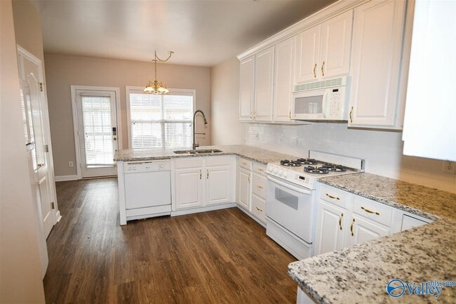 Building Photo - 736 Hobbs Rd SE