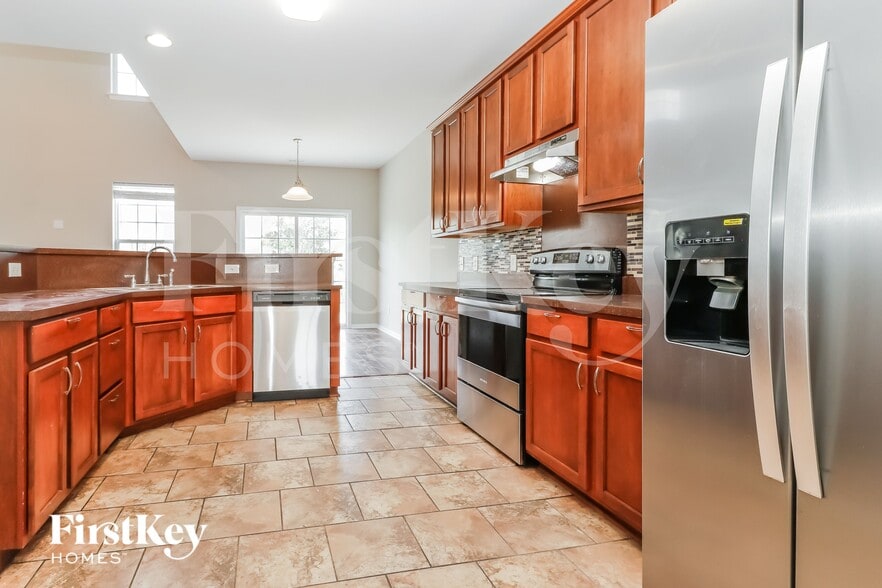 Building Photo - 223 Silk Oak Dr