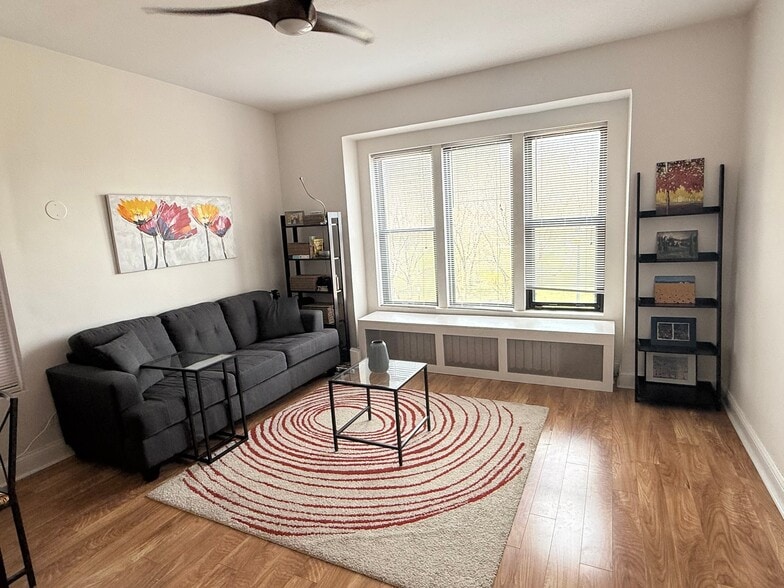 Building Photo - 5300 S Shore Dr