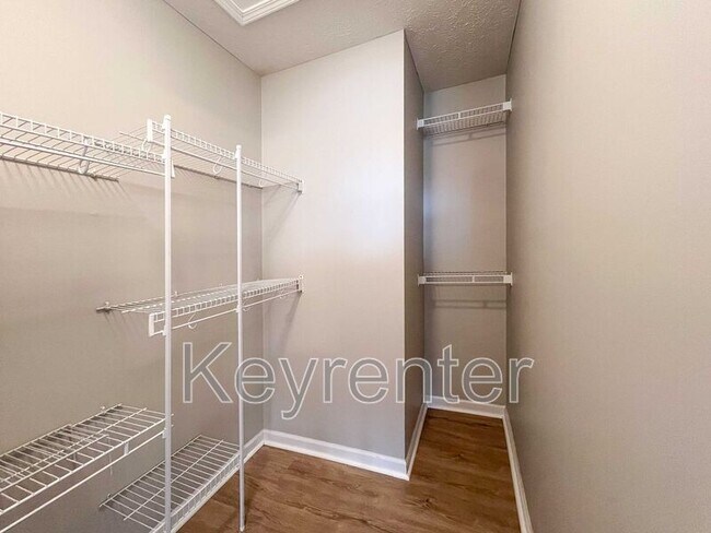 Building Photo - 6812 Pemmbrooke Shire Ln