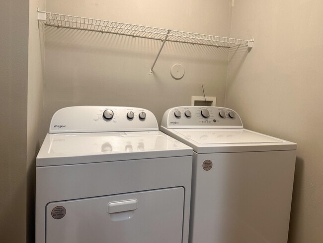 Building Photo - 9849 Baywinds Blvd