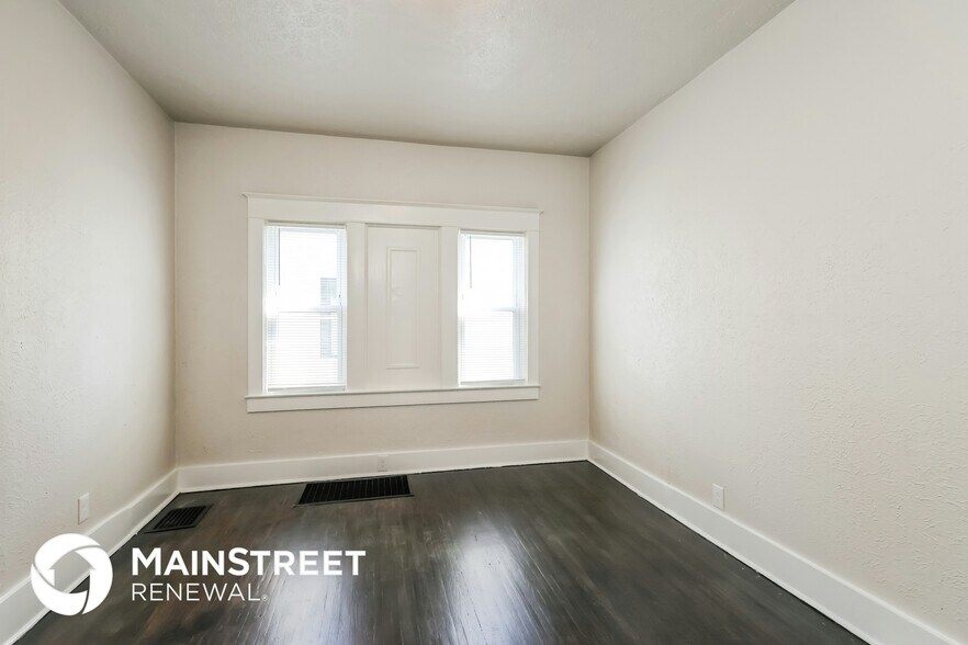 Building Photo - 637 Lindell Ave