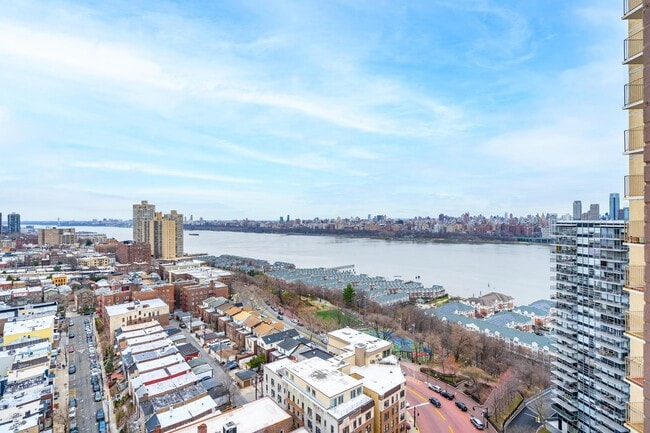 Building Photo - 6040 BLVD E