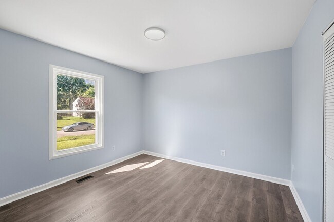 Building Photo - Newly Renovated Three Bed available to rent with move-in special!