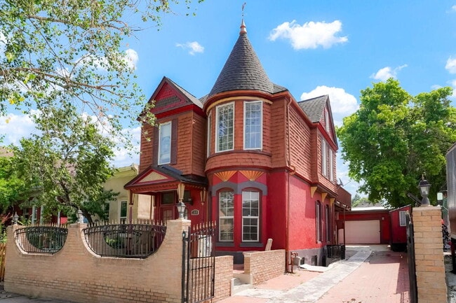 Primary Photo - Historic 2 Bed / 1 Bath Townhome near Down...