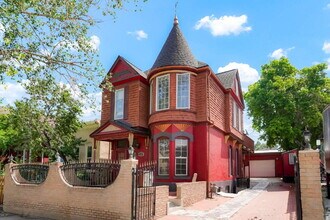 Building Photo - Historic 2 Bed / 1 Bath Townhome near Down...
