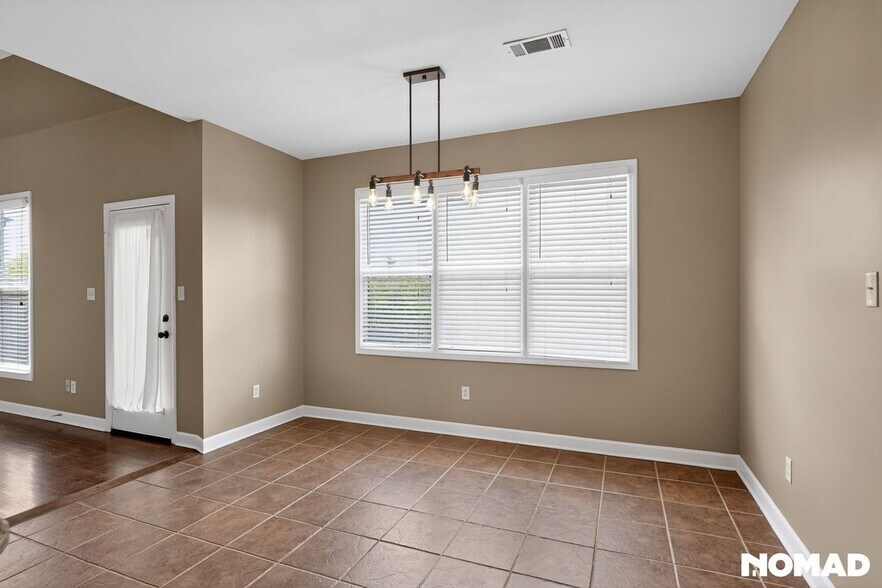 Building Photo - 4886 Fox Springs Dr