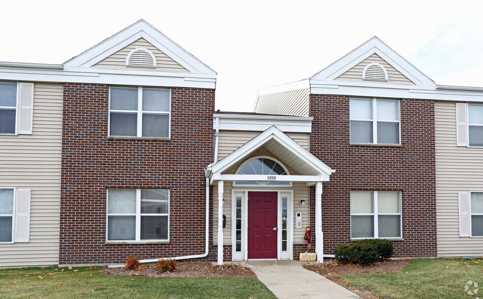 Summerfield Apartments 3317 Logan Dr Oshkosh WI 54901 Apartment Finder