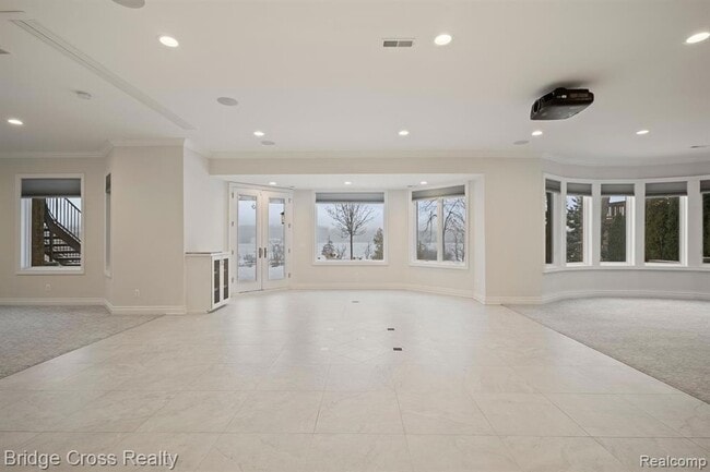 Building Photo - 5820 Lakeview St