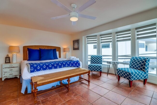 Building Photo - Private Rooftop Deck South Mission Beach