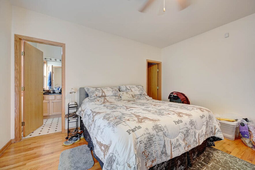 Building Photo - 3117 N Damen Ave