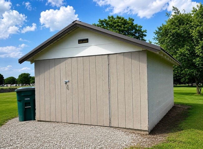 Building Photo - 1062 Wesley Ave N