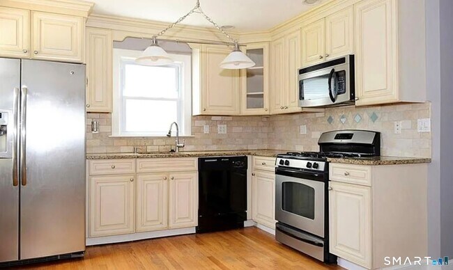 Building Photo - 122 Oberlin Rd