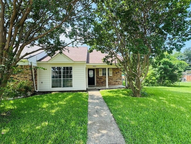 Building Photo - 821 Colchester Dr