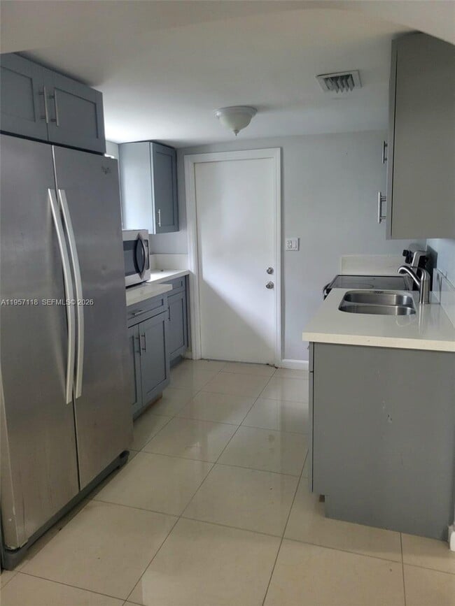 Building Photo - 1155 NE 113th St