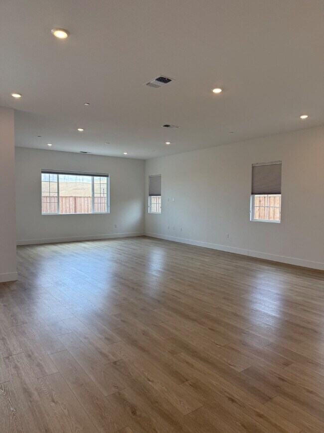 Building Photo - 8190 Lamplight Dr