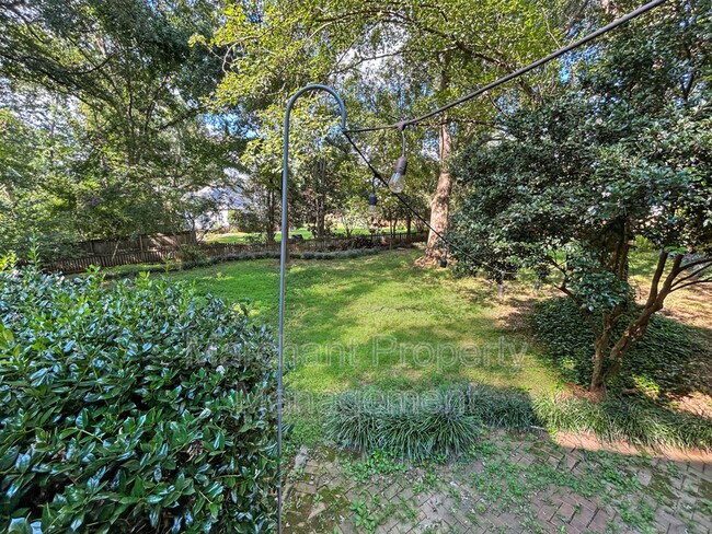 Building Photo - 7 Waxwing Ct