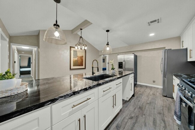 Building Photo - 3539 Westhampton Dr