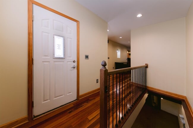 Building Photo - 252 S Washington Ave