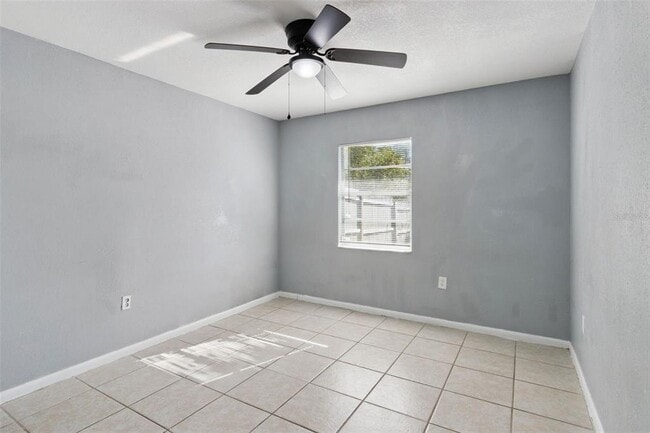 Building Photo - 1336 Fairway Dr