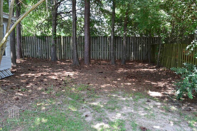 Building Photo - Beautiful townhome nestled in Killearn Acres