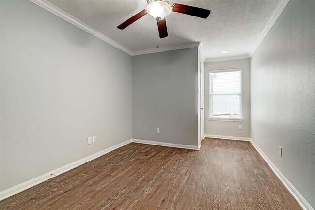 Building Photo - 835 Heights Blvd