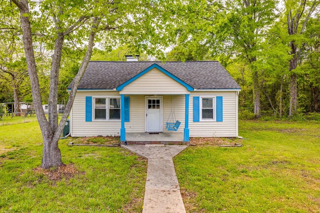 Primary Photo - Super cute, 3 bedroom 1 bath in Chester!