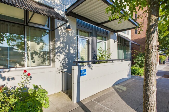 Building Photo - 15100 6th Ave SW