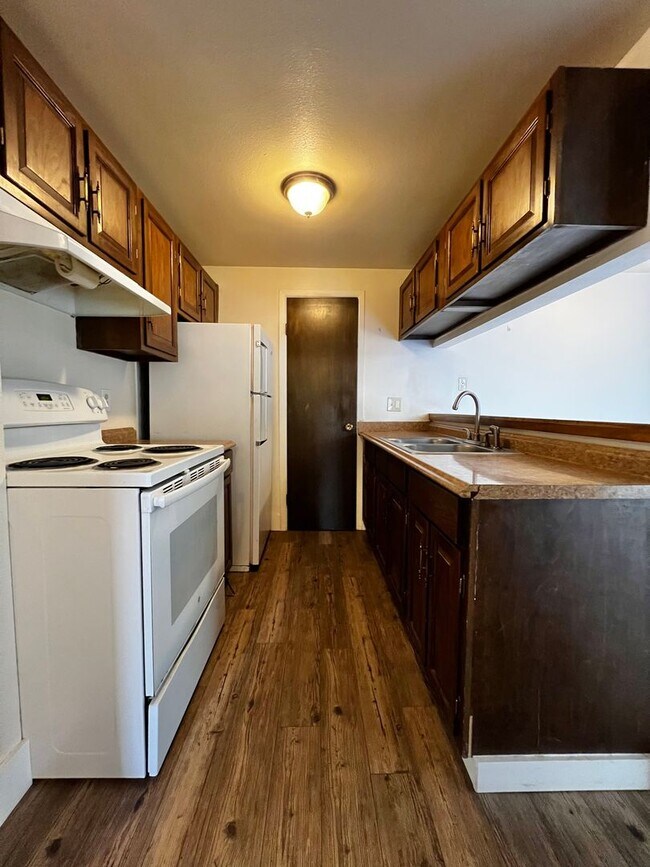 Building Photo - Mathews634 (KC-JF-NB)