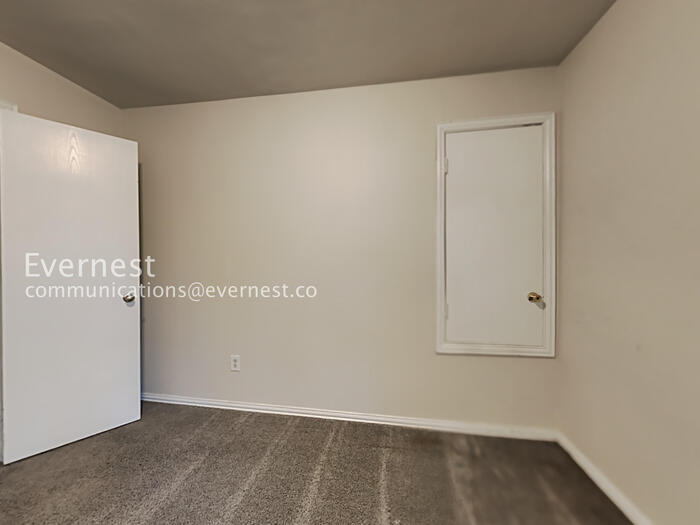 Building Photo - 320 Ezekial Ave