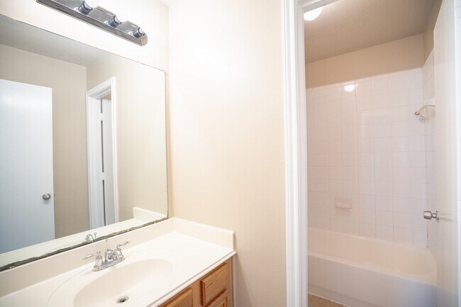 Building Photo - 827 Forest Hillside Ln