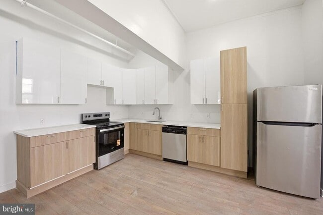 Building Photo - 6012 Ridge Ave
