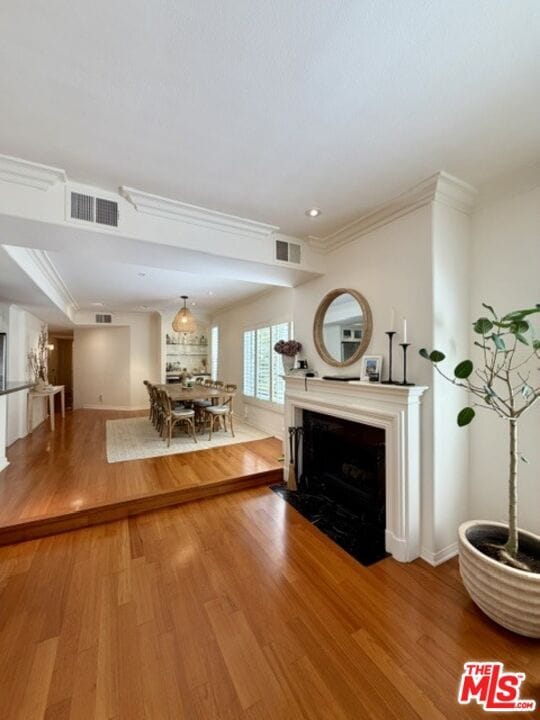 Building Photo - 410 N Oakhurst Dr