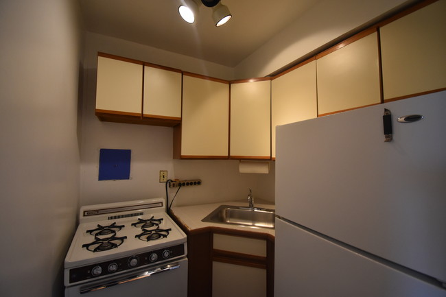 Kitchen - 275 Hoym St