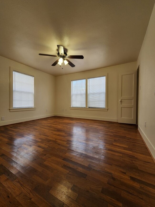 Building Photo - 1827 S Fredonia St