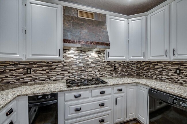 Building Photo - 7700 Windmere Ct