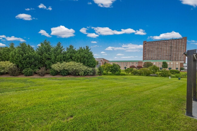 Building Photo - "Spacious 3-Bedroom Townhome with Fireplace, Pergola & Community Pool on Summerlake Drive!"