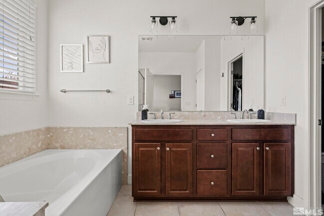 Building Photo - 10154 Mesa Cortona Dr
