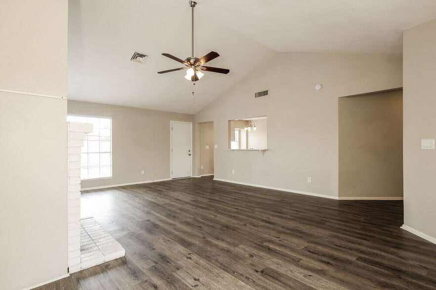 Building Photo - 6529 N 74th Dr