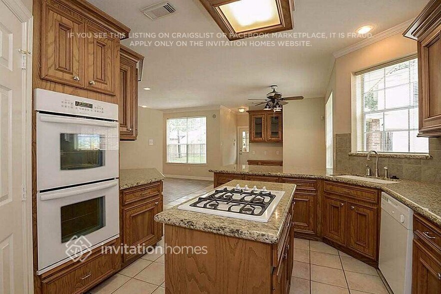 Building Photo - 12146 Auburn Hills Dr