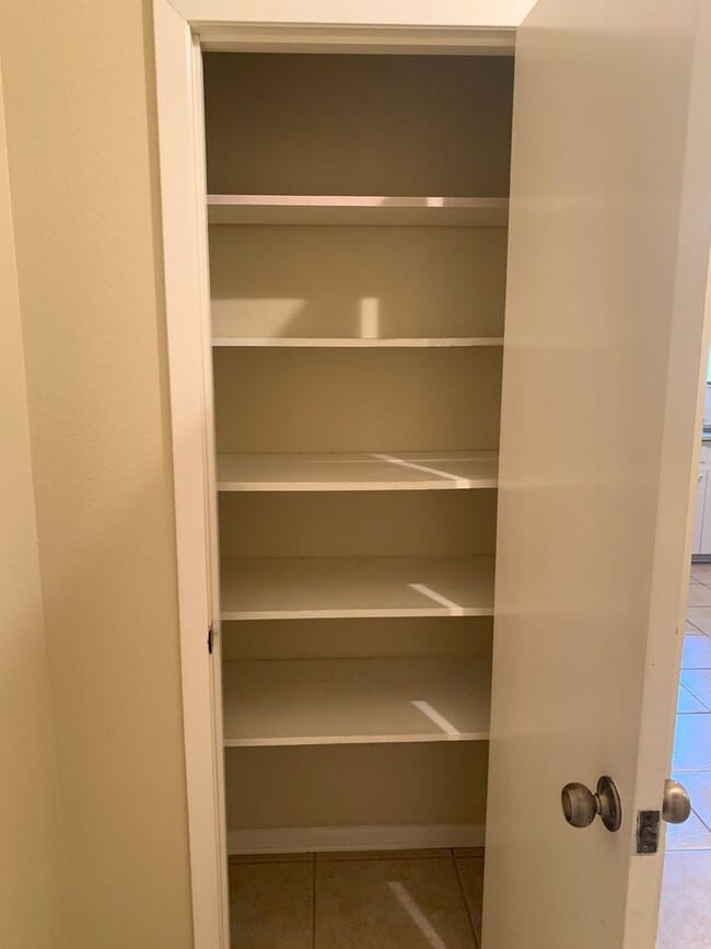 Building Photo - Cozy and Quaint 2 bedroom 2 bath with bonu...