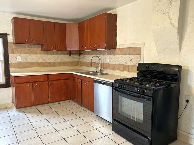 Building Photo - Charming Home with Yard Near Old Town Fort Collins