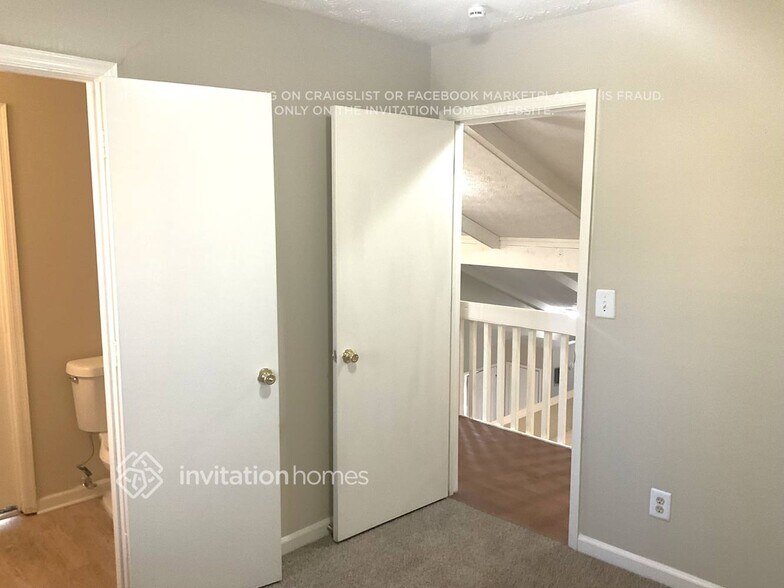 Building Photo - 4745 N View Rd NW