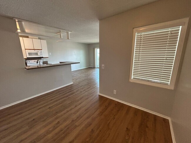 Building Photo - Just steps from the beach – enjoy ocean vi...
