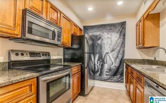 Building Photo - 210 15th St E